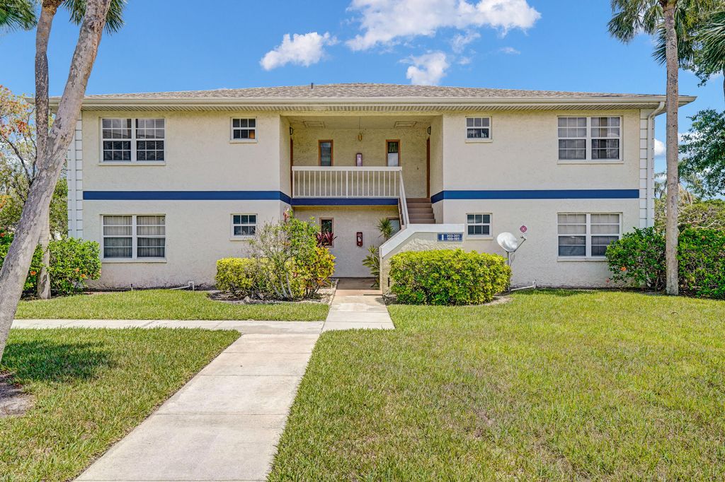Photo of 1514 SE Royal Green Circle #I-203, Port Saint Lucie, FL 34952 (MLS # R11145642)