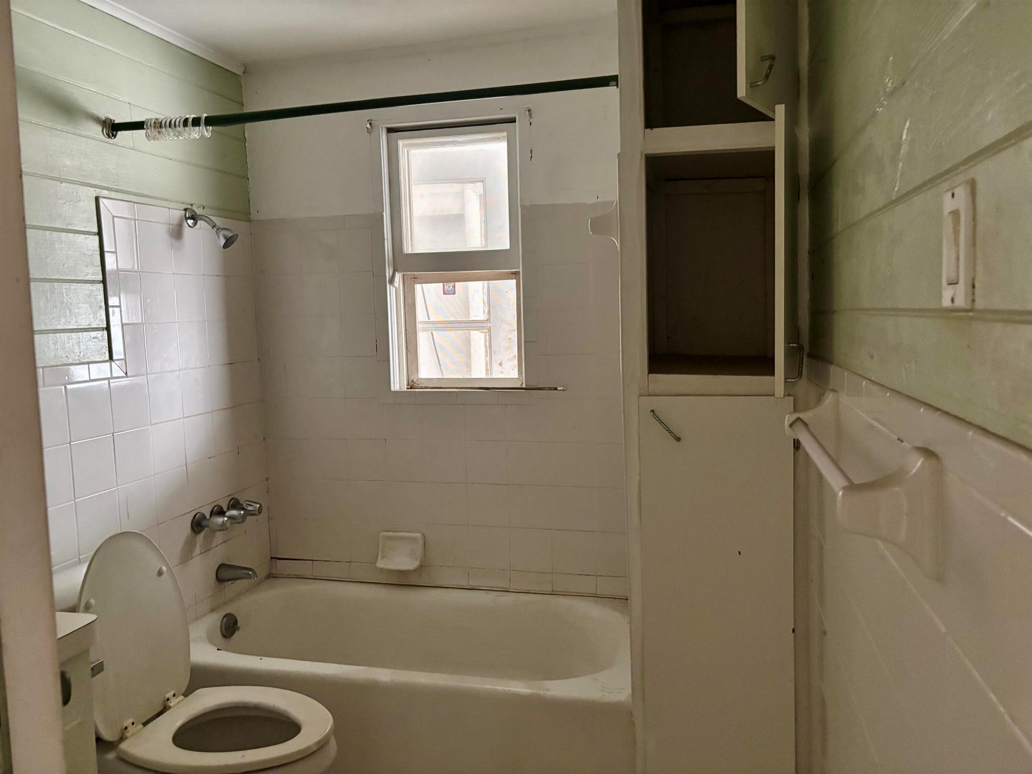 W E GEOFFREYS - Residential