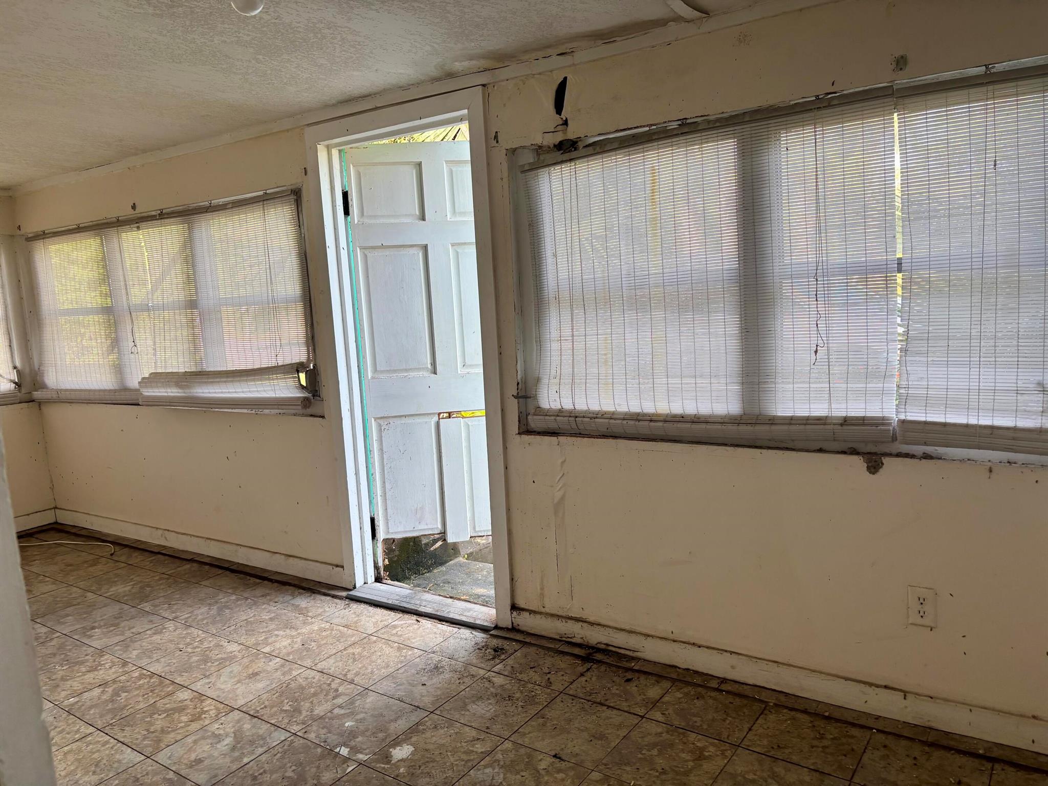 W E GEOFFREYS - Residential