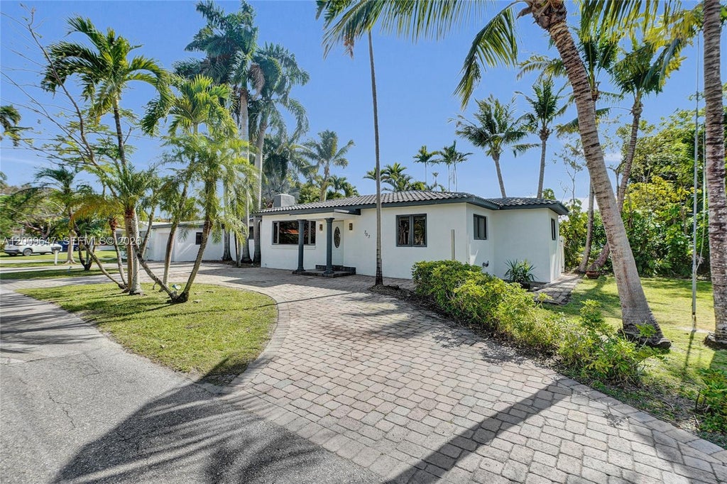 Photo of 707 N 13 Avenue, Hollywood, FL 33019 (MLS # A12009647)