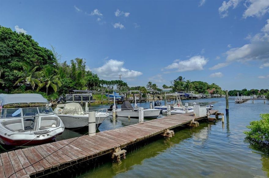 Wonderful location close to shops and restaurants  very clean