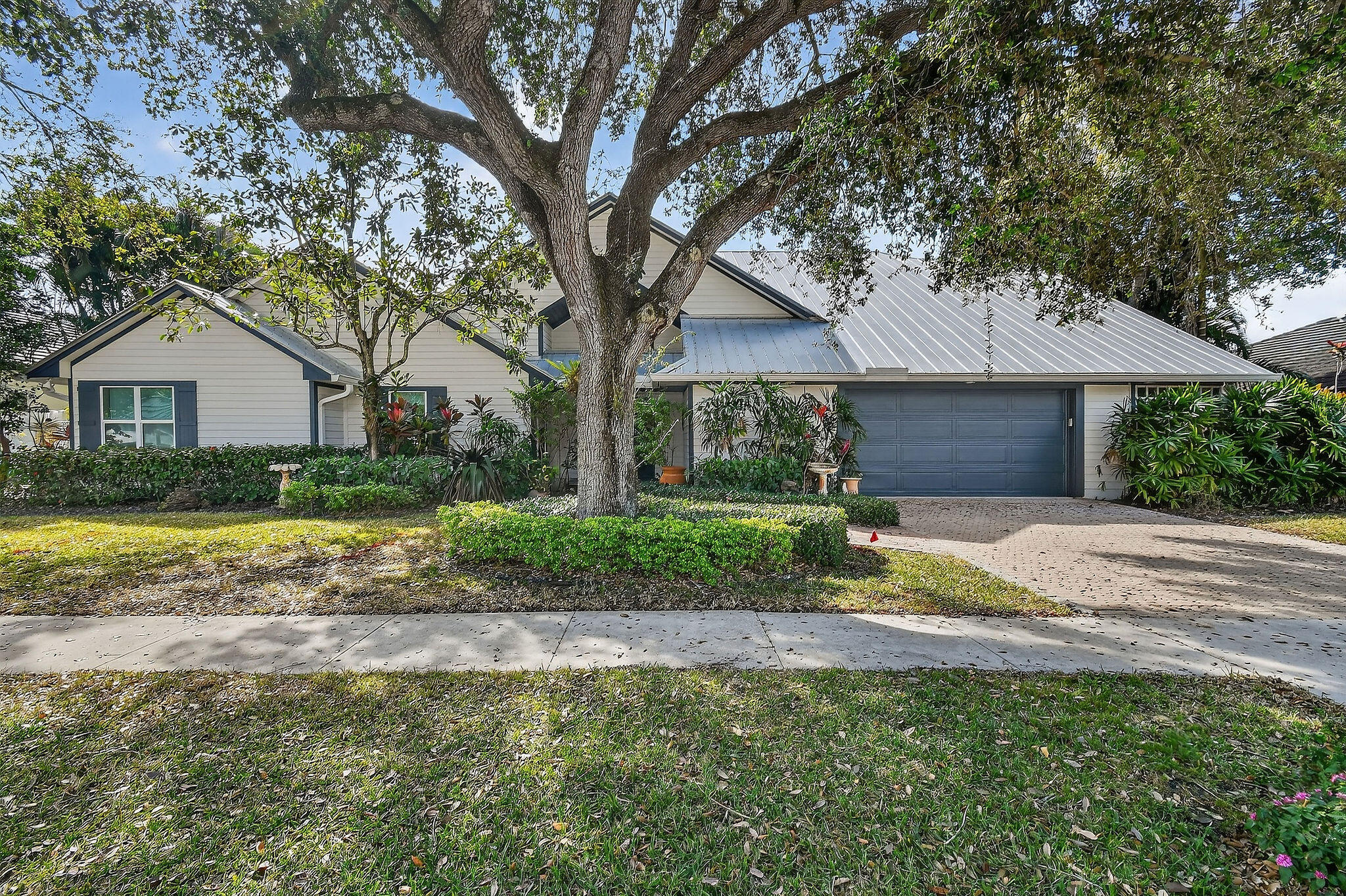2388 Palm Harbor Drive