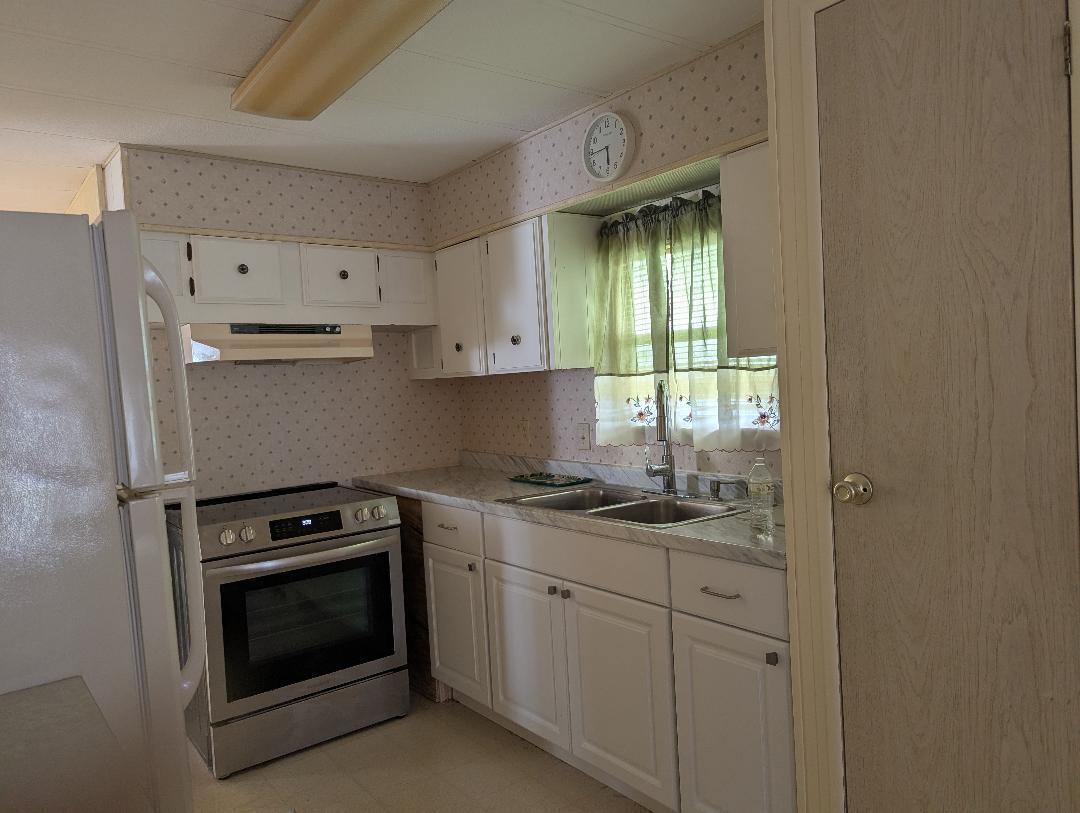 SPANISH LAKES GOLF VILLAG - Residential Lease