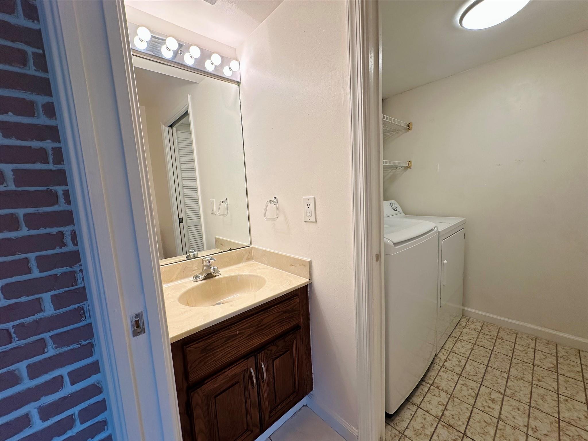 PALM HILL - Residential Lease