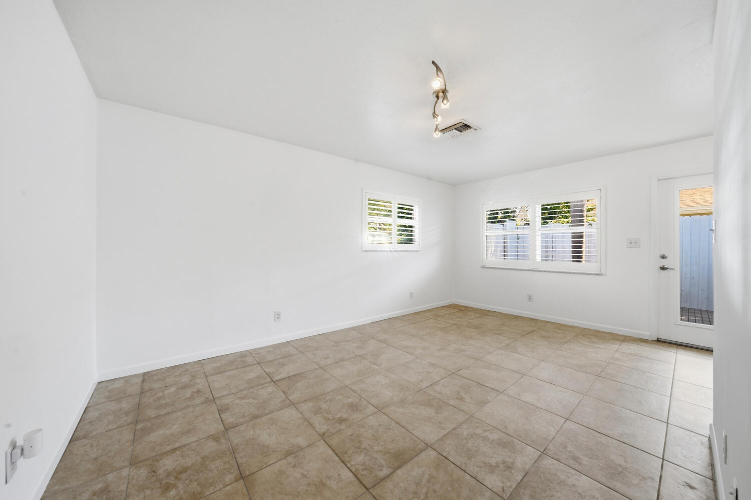 LAS BRISAS VILLAS CONDO - Residential