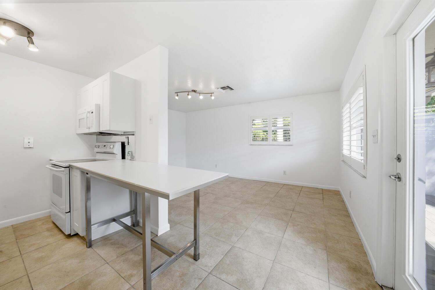 LAS BRISAS VILLAS CONDO - Residential