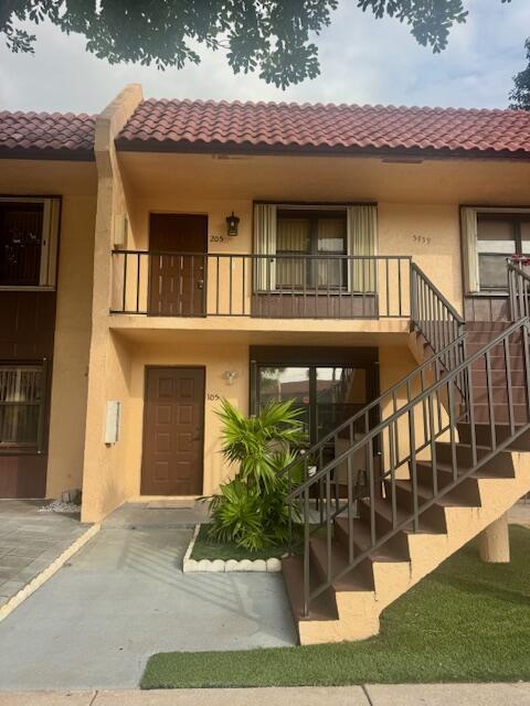 FOREST HILL VILLAS GARDEN - Residential Lease