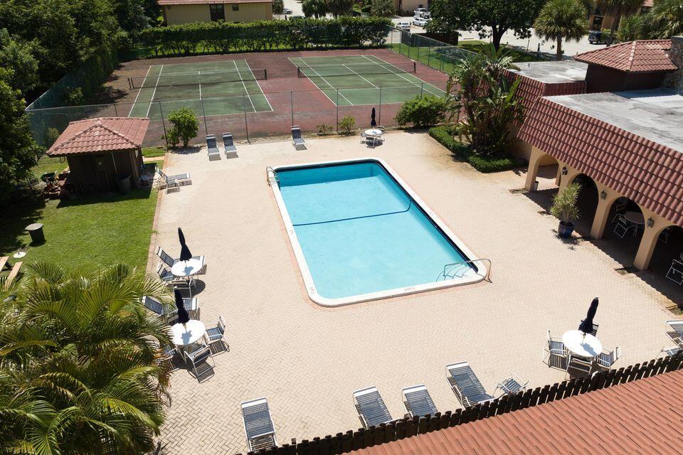 FOREST HILL VILLAS GARDEN - Residential Lease