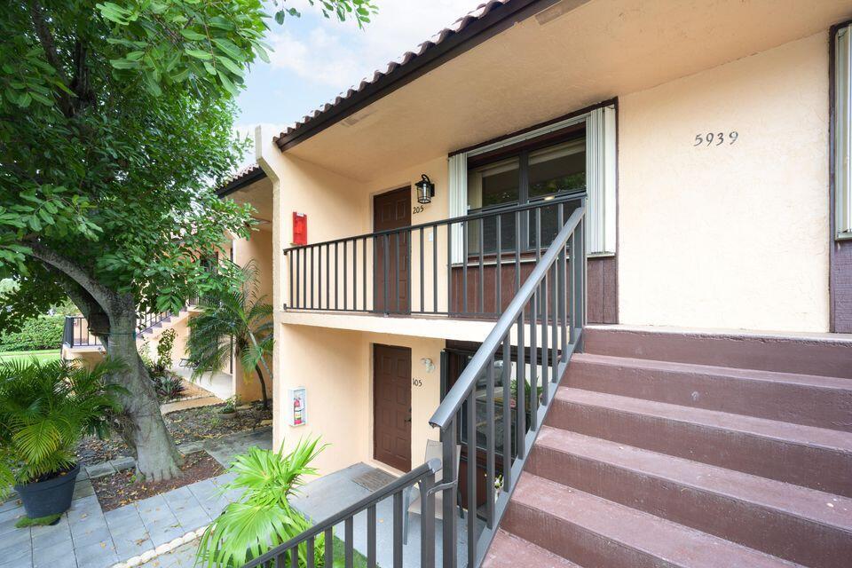 FOREST HILL VILLAS GARDEN - Residential Lease