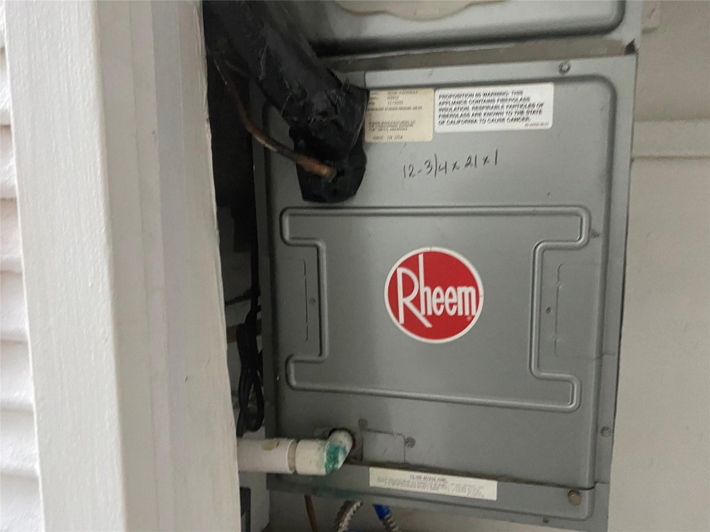 COLONIAL HOUSE CONDO - Residential