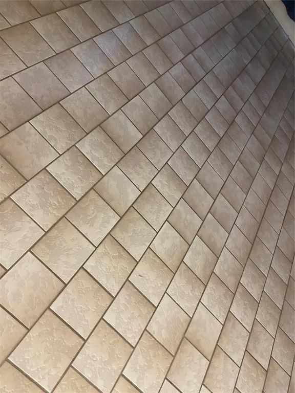 COLONIAL HOUSE CONDO - Residential