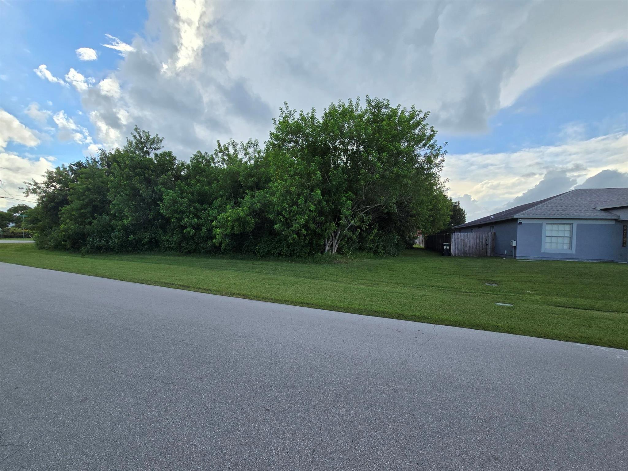 PORT ST LUCIE SECTION 48 - Land