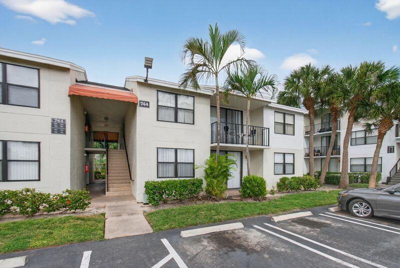 CLEAR LAKE CLUB CONDO - Residential Lease