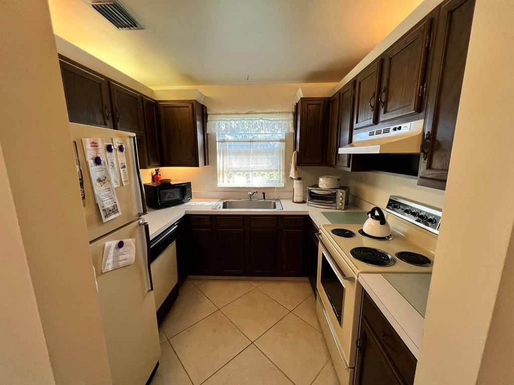 Photo of 62 Woodland Drive #201, Vero Beach, FL 32962 (MLS # R11127402)