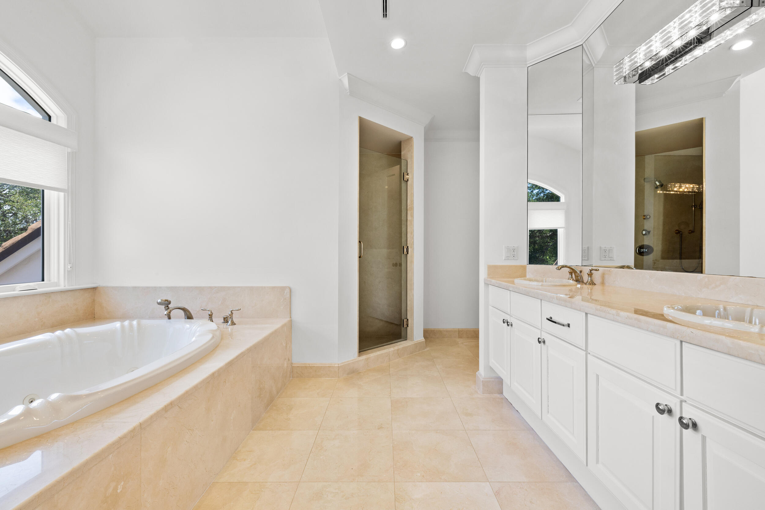 JUPITER HILLS VILLAGE - Residential