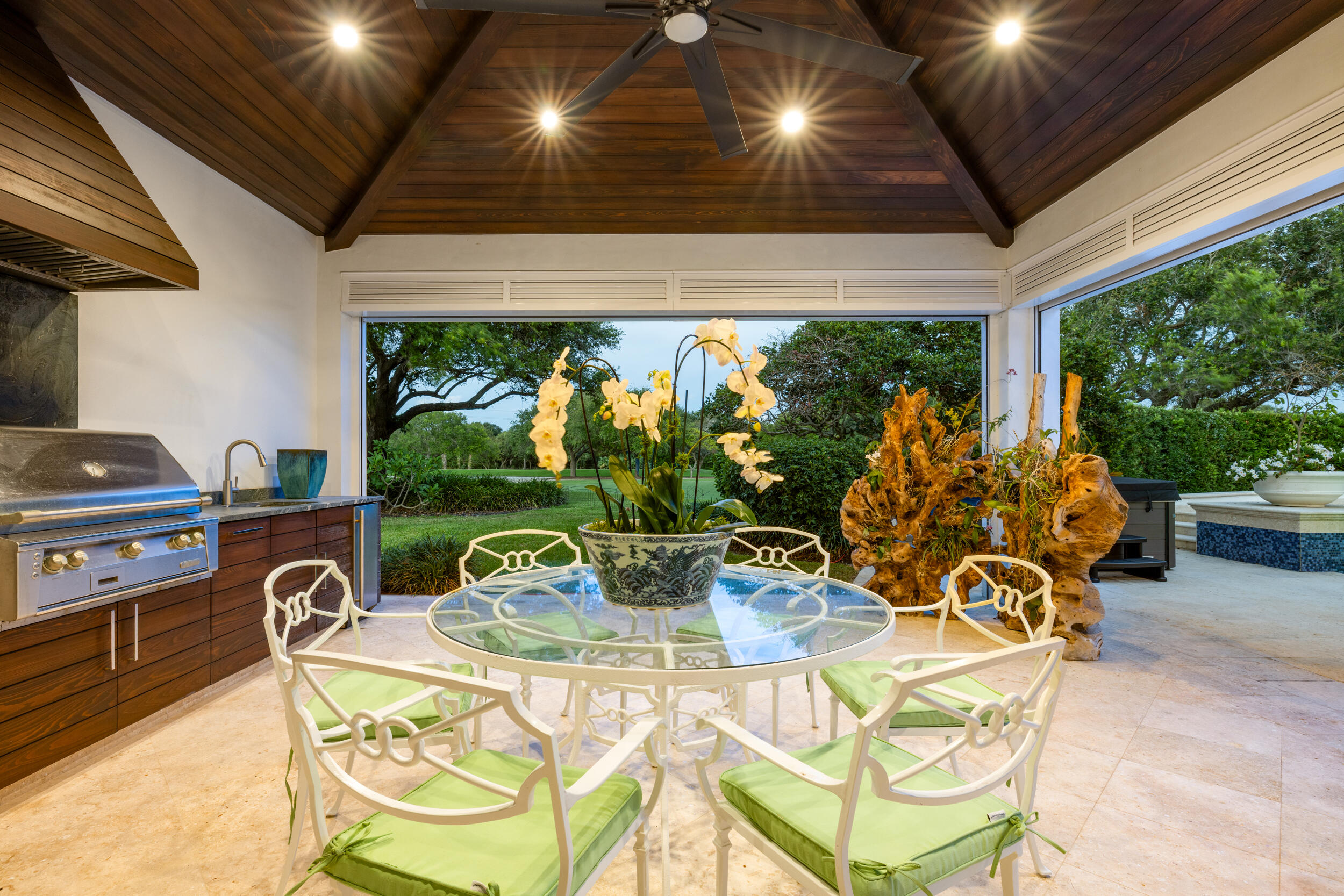 JUPITER HILLS VILLAGE - Residential