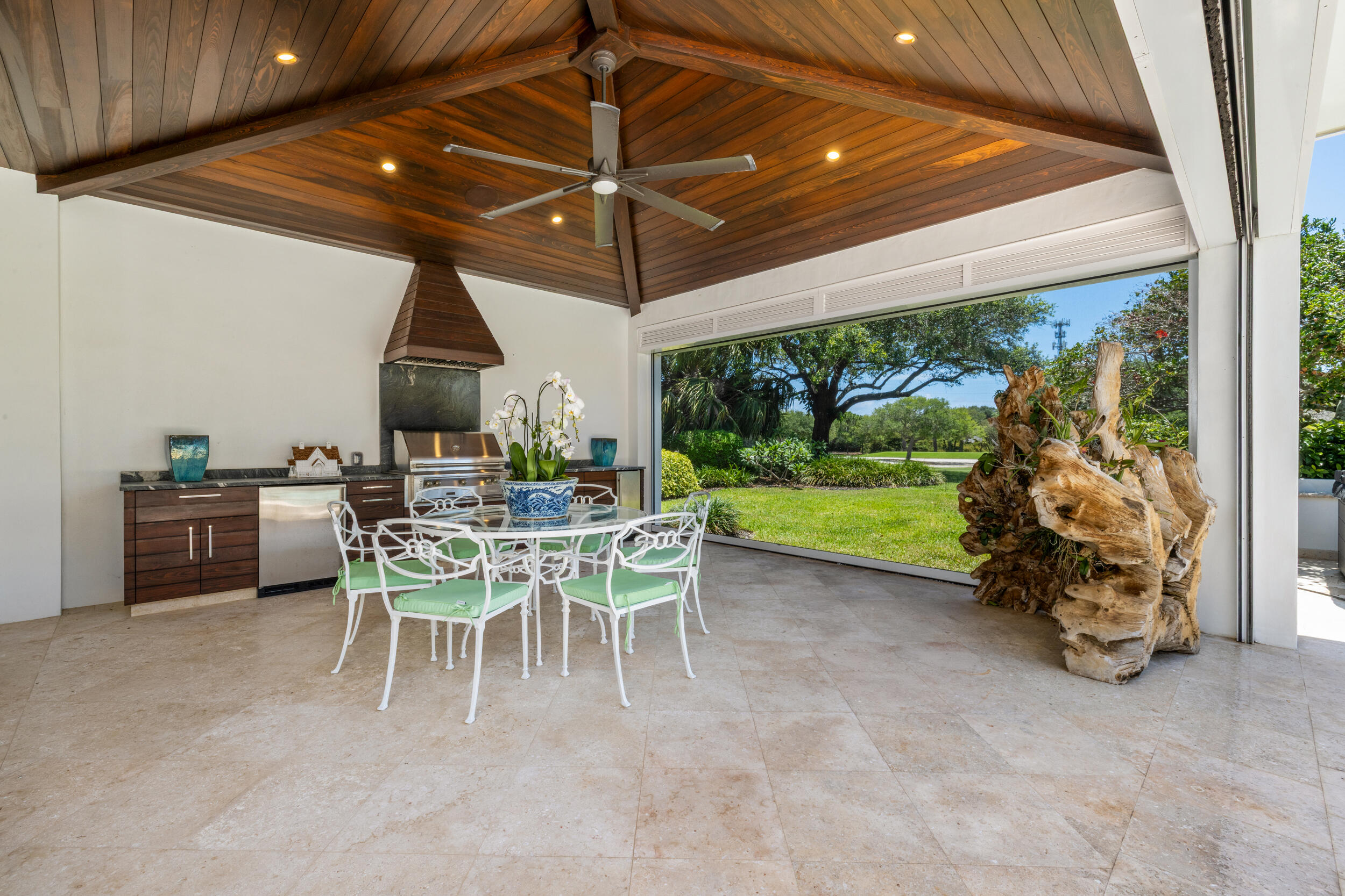 JUPITER HILLS VILLAGE - Residential