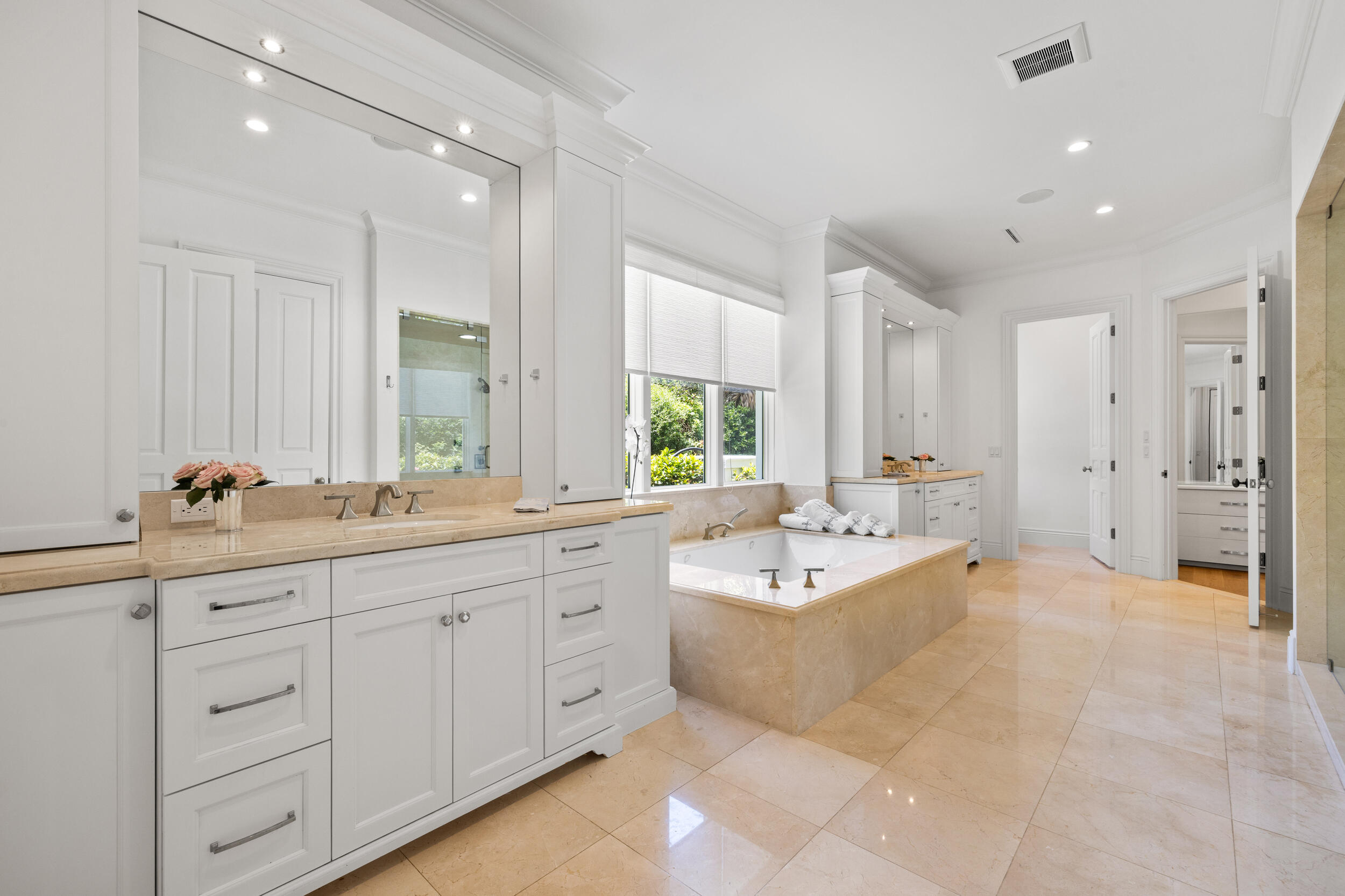 JUPITER HILLS VILLAGE - Residential
