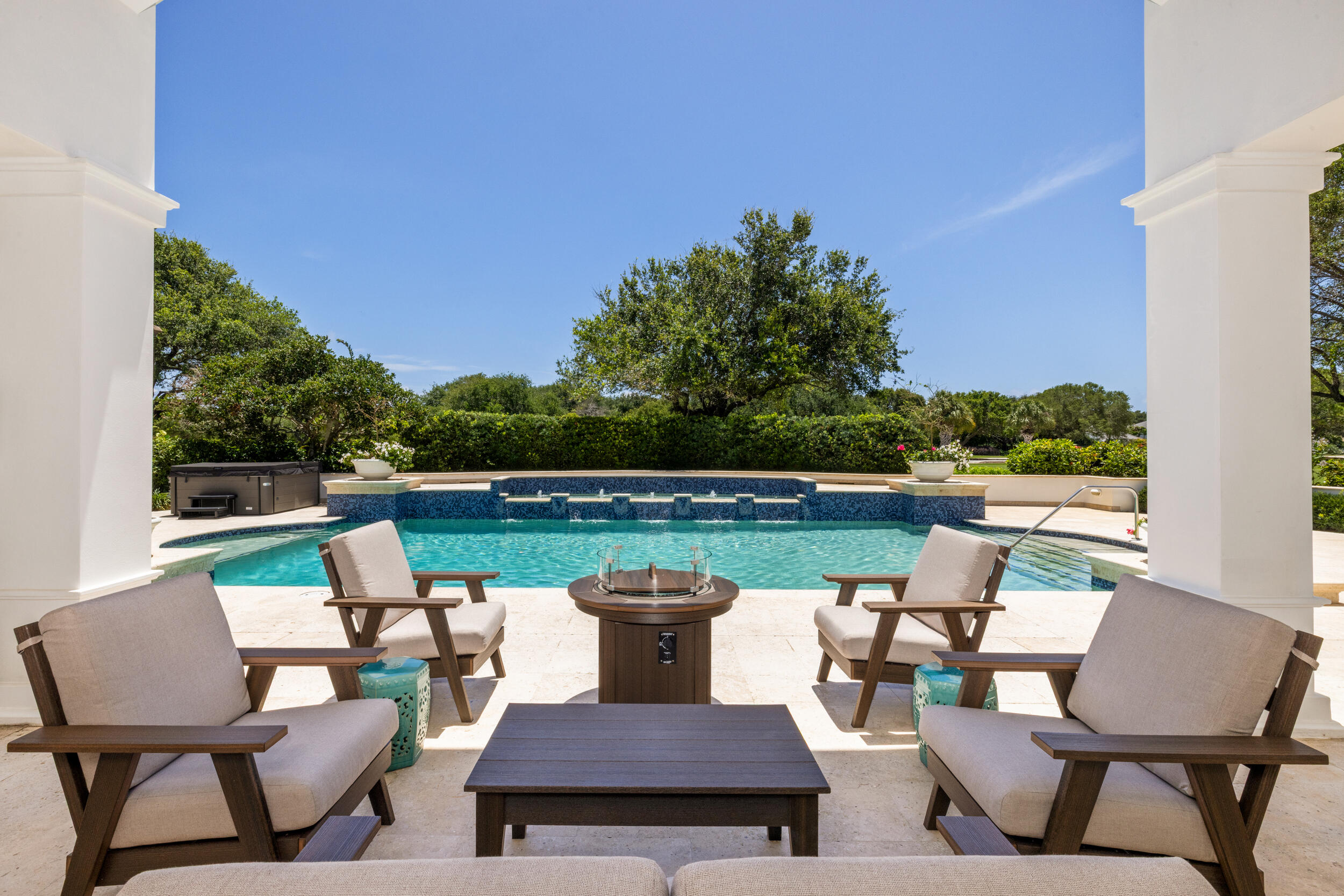 JUPITER HILLS VILLAGE - Residential