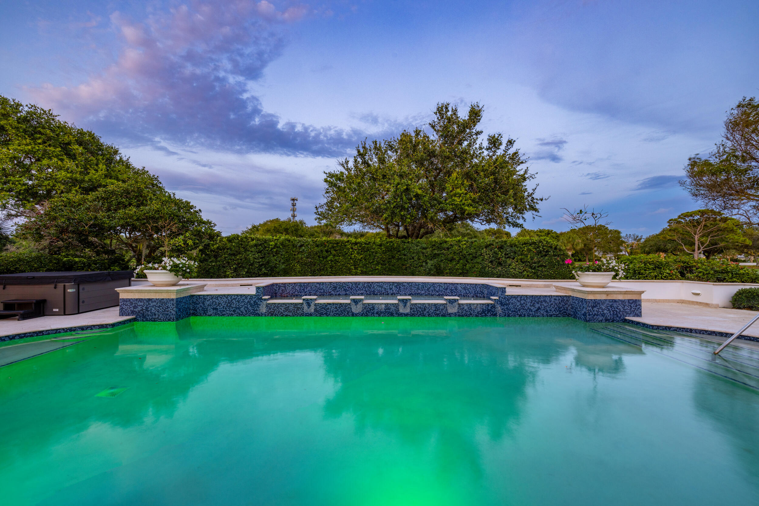 JUPITER HILLS VILLAGE - Residential