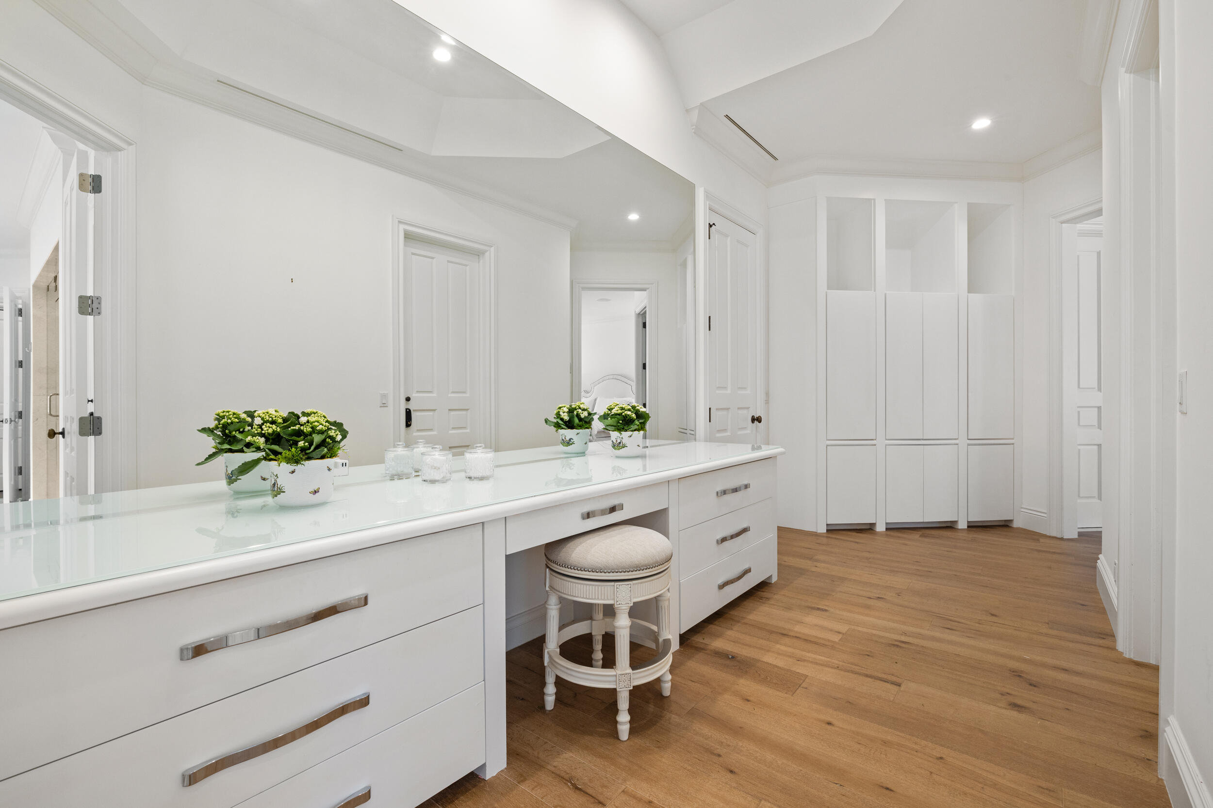 JUPITER HILLS VILLAGE - Residential