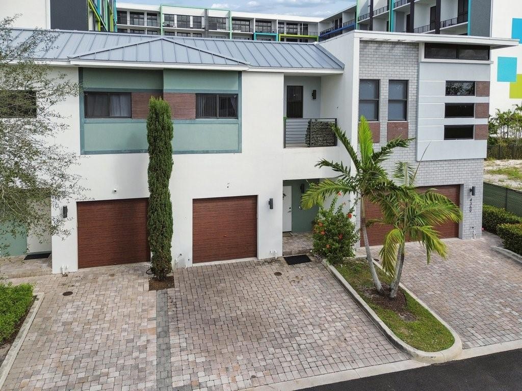 4373 NW 9th Street 4373