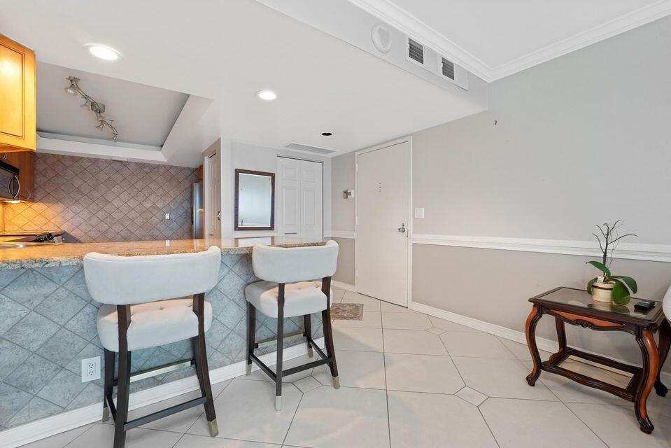 2400 Presidential Way 1206