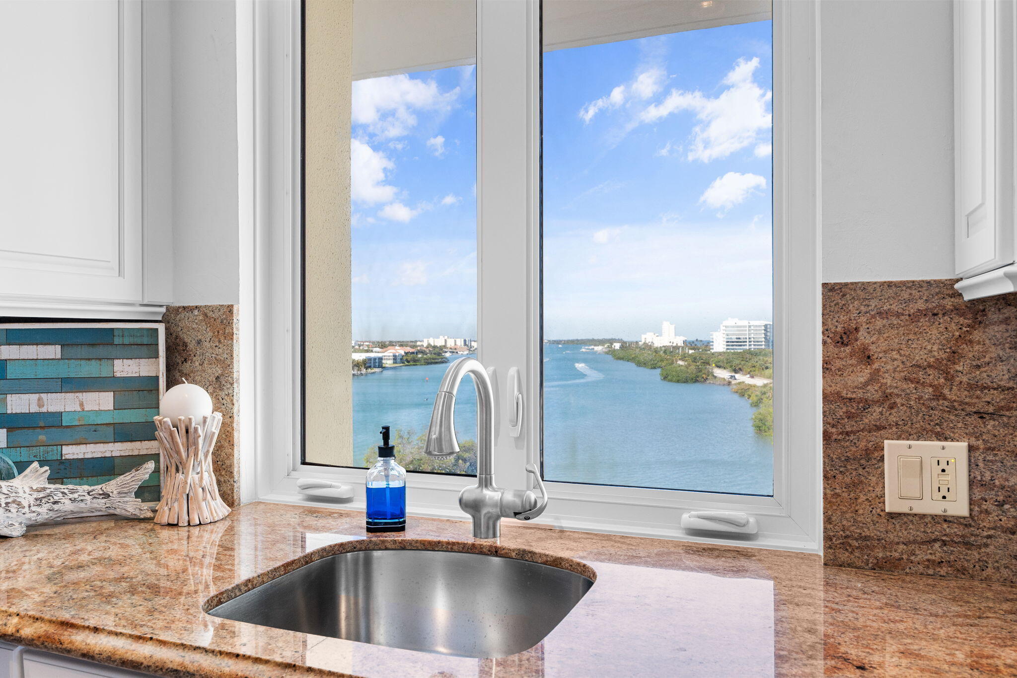 LA MAR CONDO APTS DECL - Residential Lease