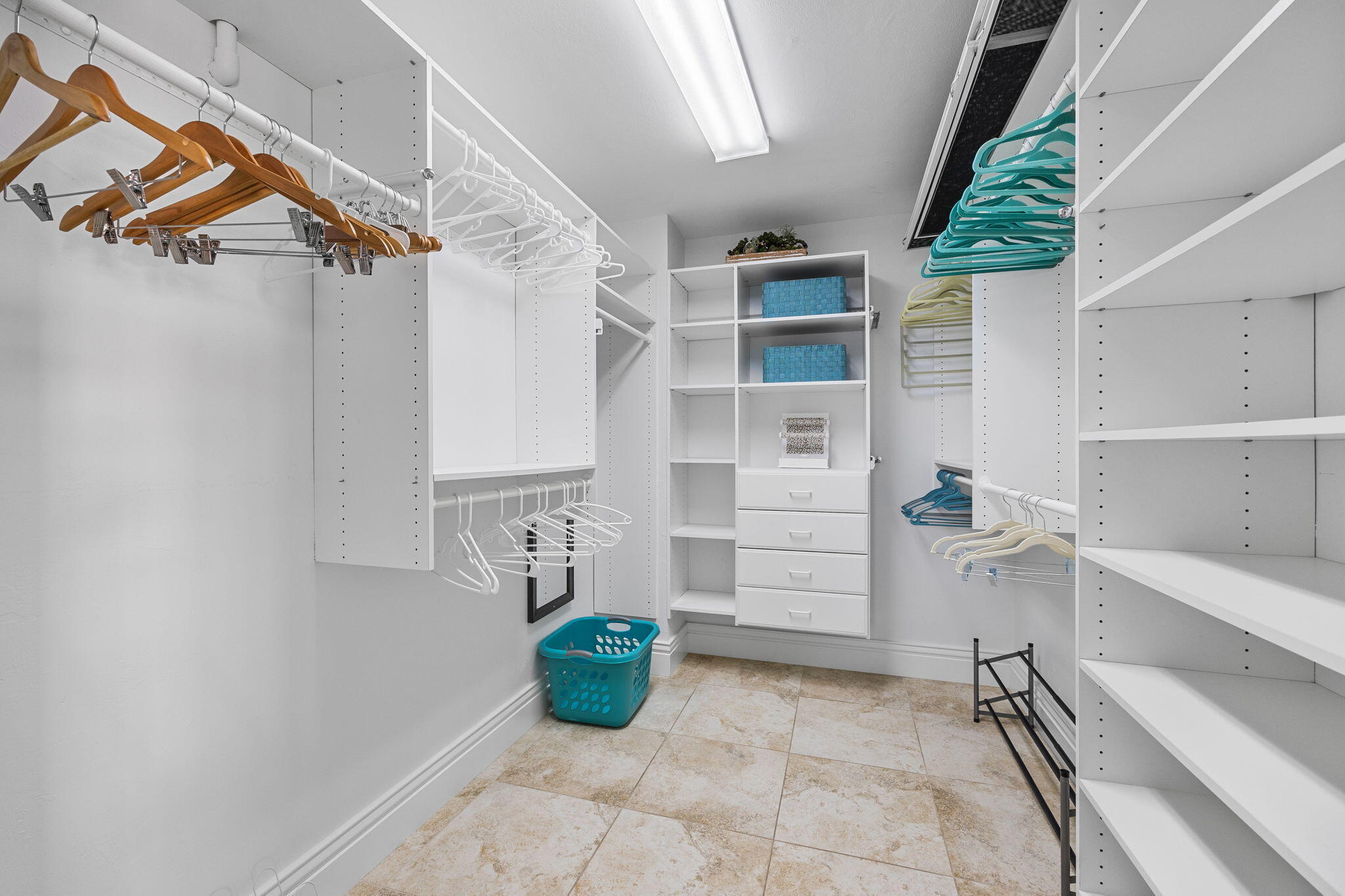 LA MAR CONDO APTS DECL - Residential Lease