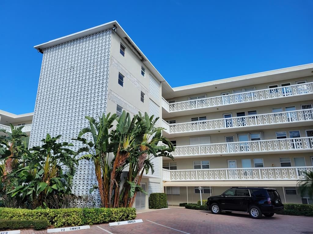 Photo of 60 Yacht Club Drive #503, North Palm Beach, FL 33408 (MLS # R10751720)