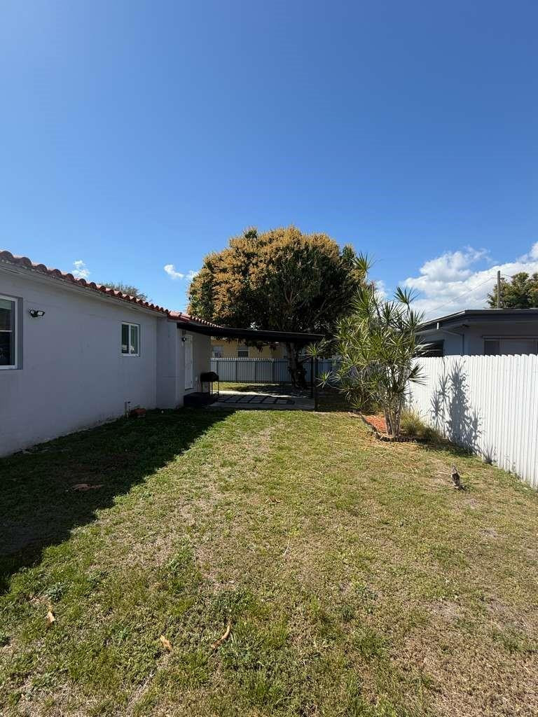 Hollywood 1-21 B - Residential Lease