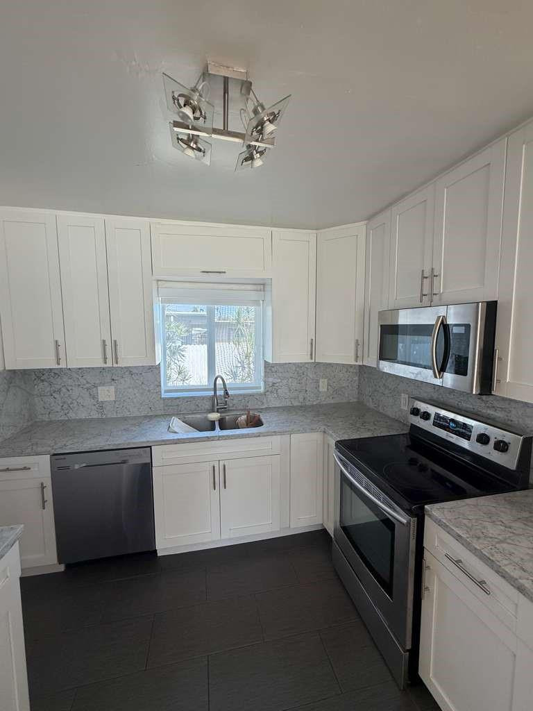 Hollywood 1-21 B - Residential Lease