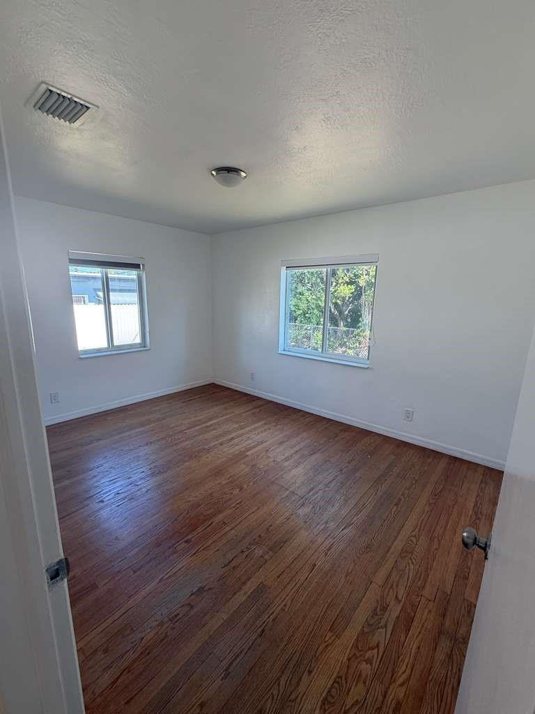 Hollywood 1-21 B - Residential Lease