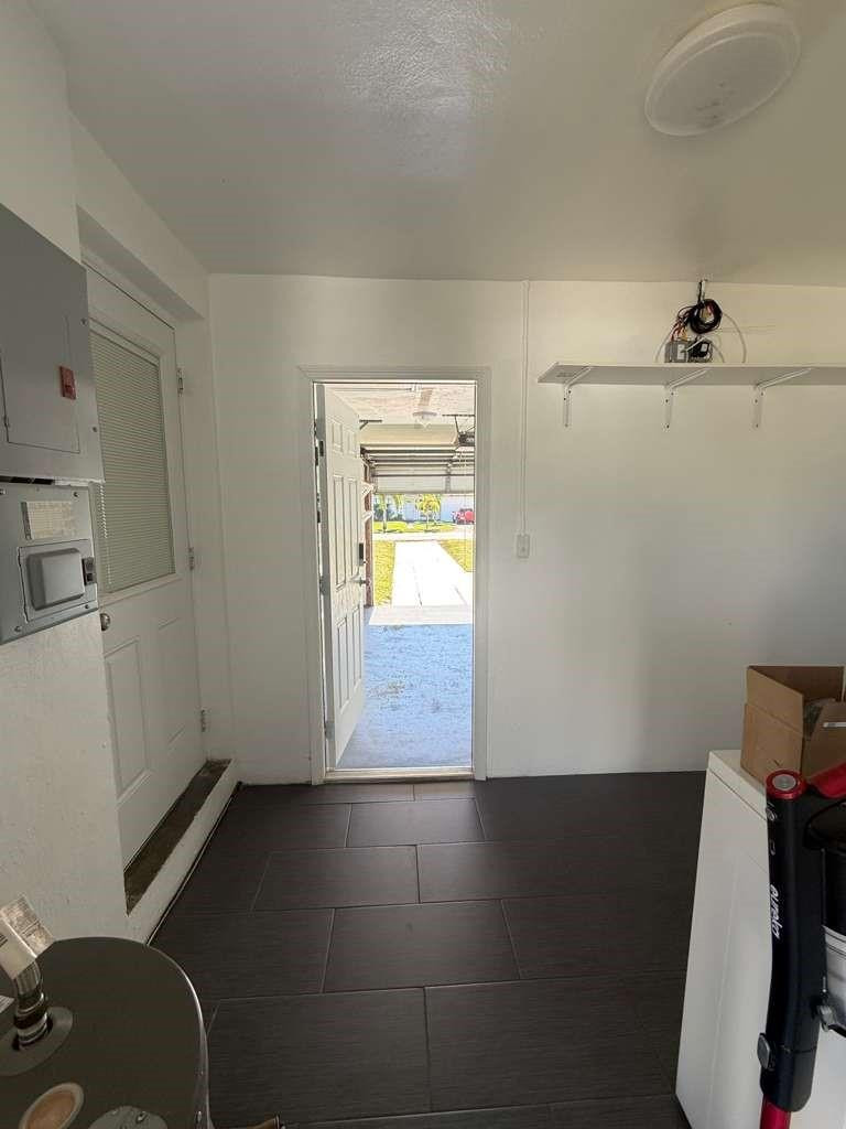 Hollywood 1-21 B - Residential Lease