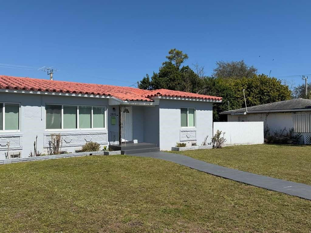 Hollywood 1-21 B - Residential Lease