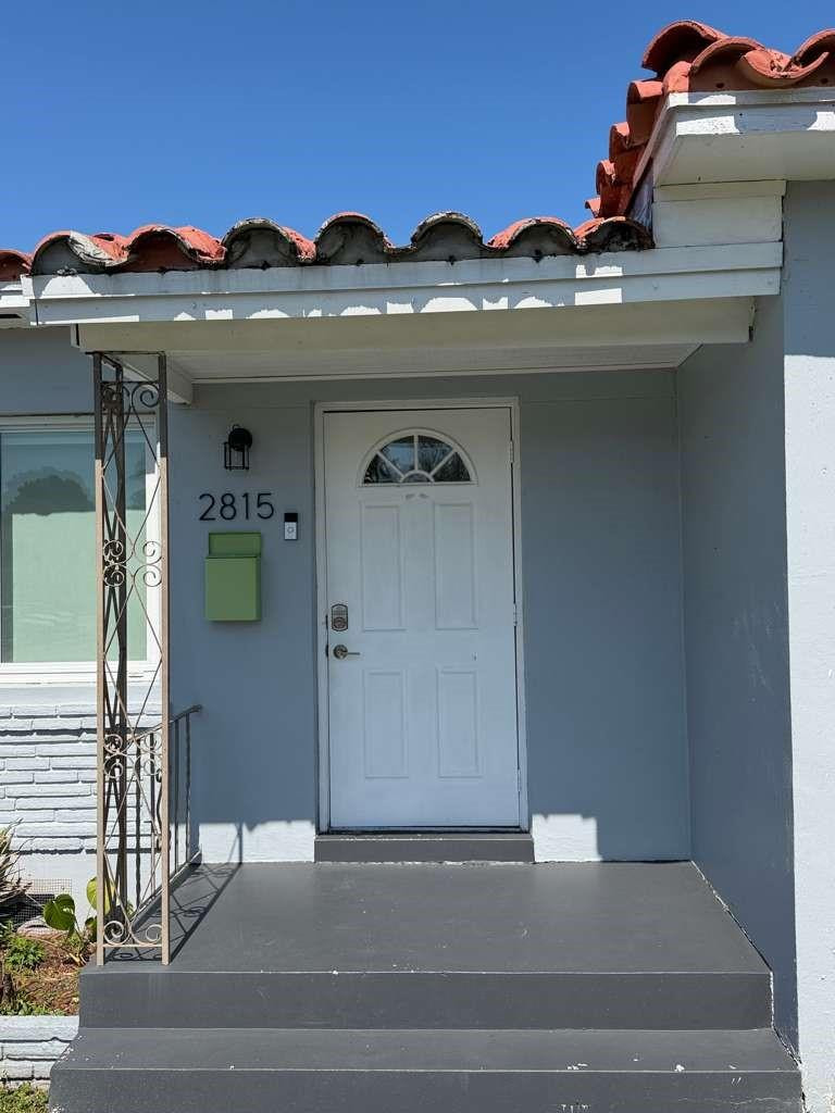 Hollywood 1-21 B - Residential Lease