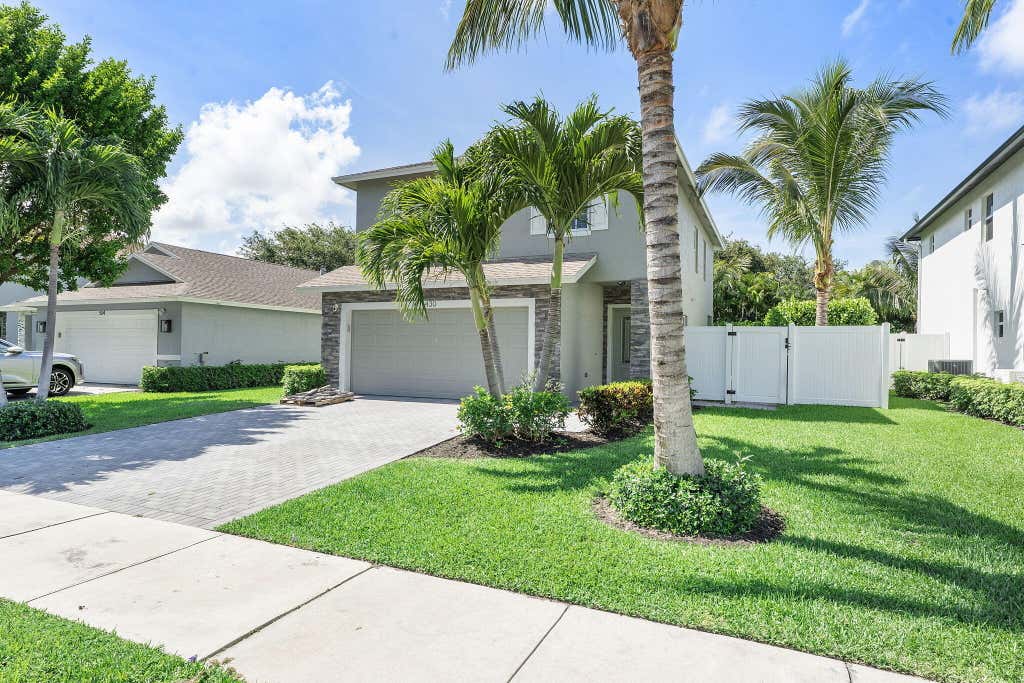 Photo of 430 LUCKY Lane, Delray Beach, FL 33444 (MLS # B26059435)