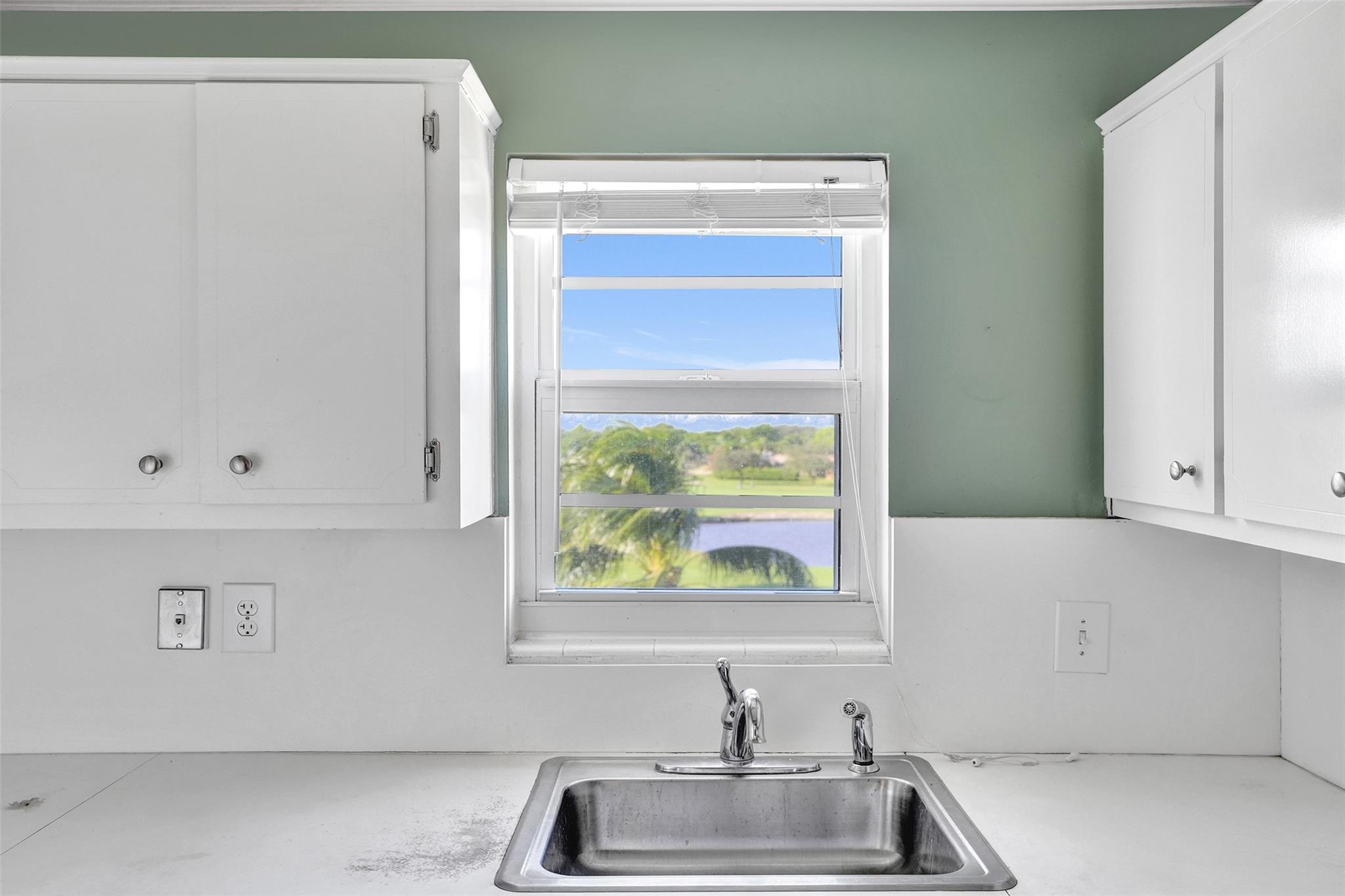 COUNTRY CLUB TOWERS - Residential