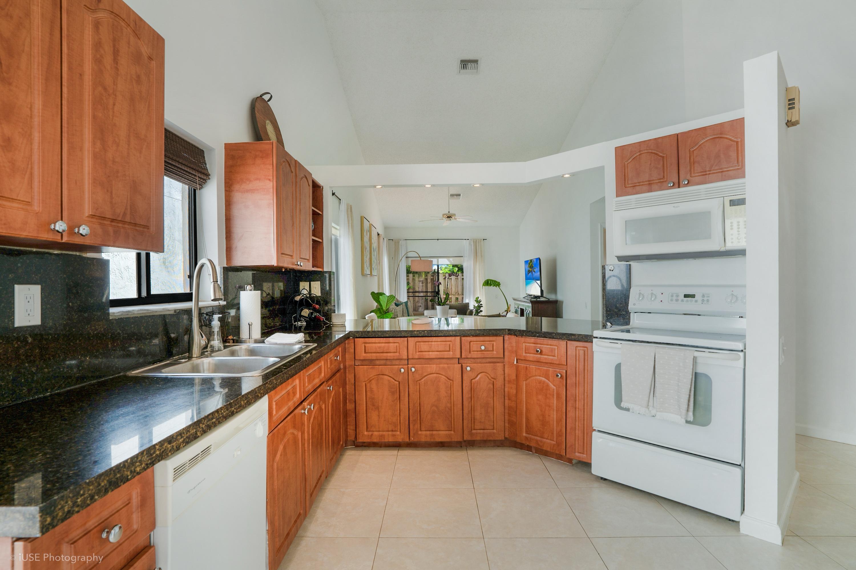 WIMBLEDON VILLAS OF VIA VERDE - Residential Lease