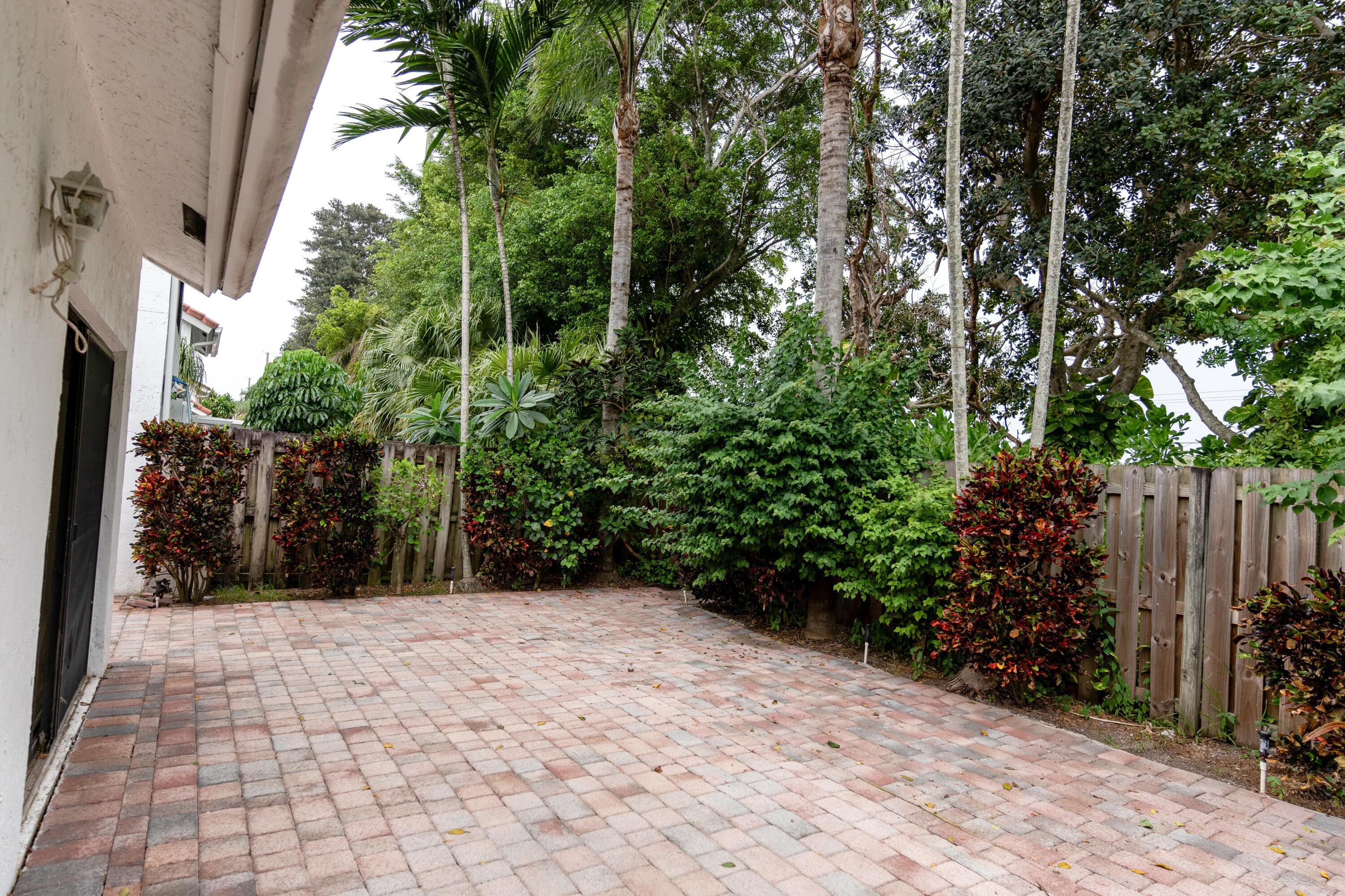 WIMBLEDON VILLAS OF VIA VERDE - Residential Lease