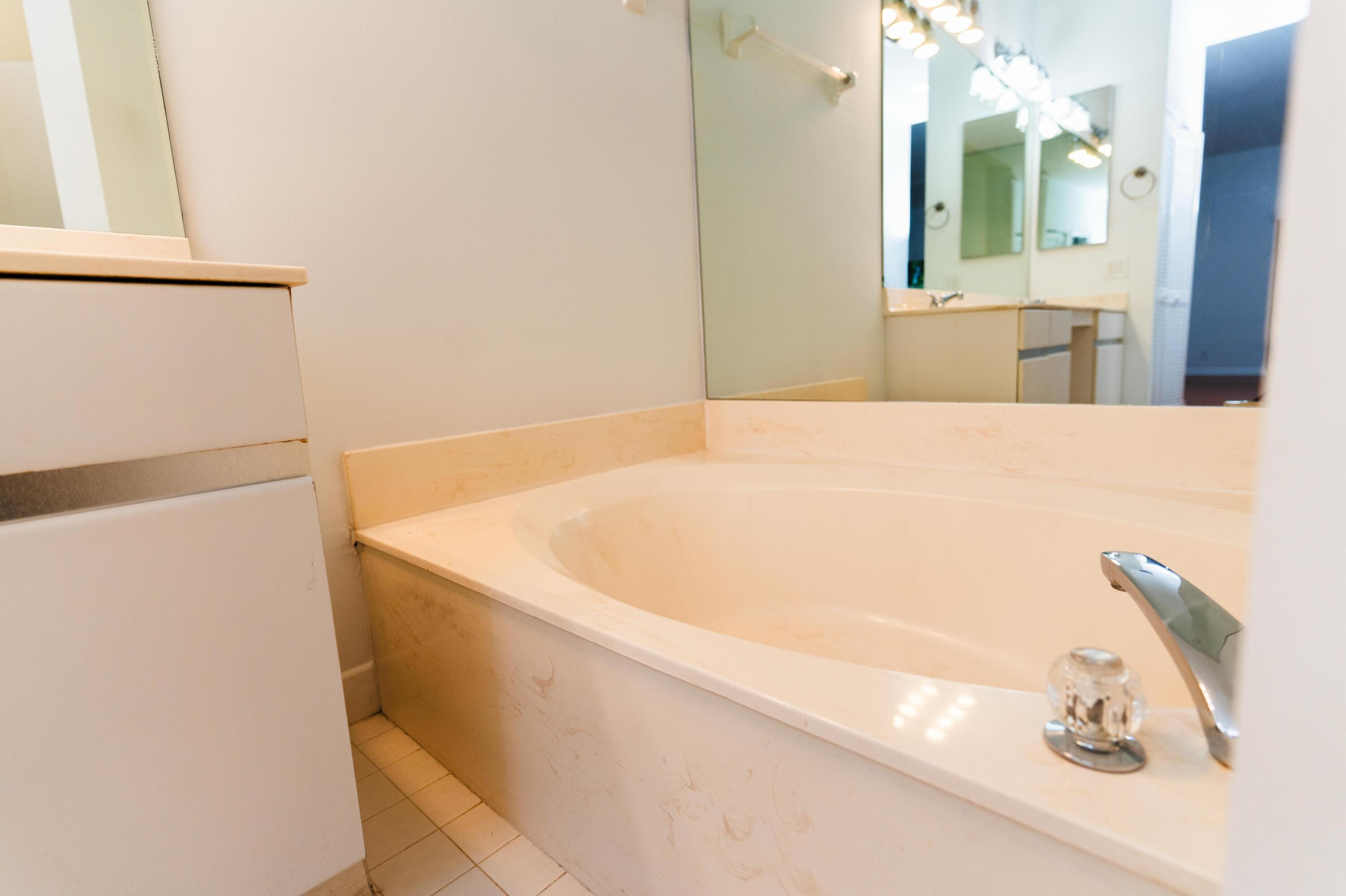 WIMBLEDON VILLAS OF VIA VERDE - Residential Lease
