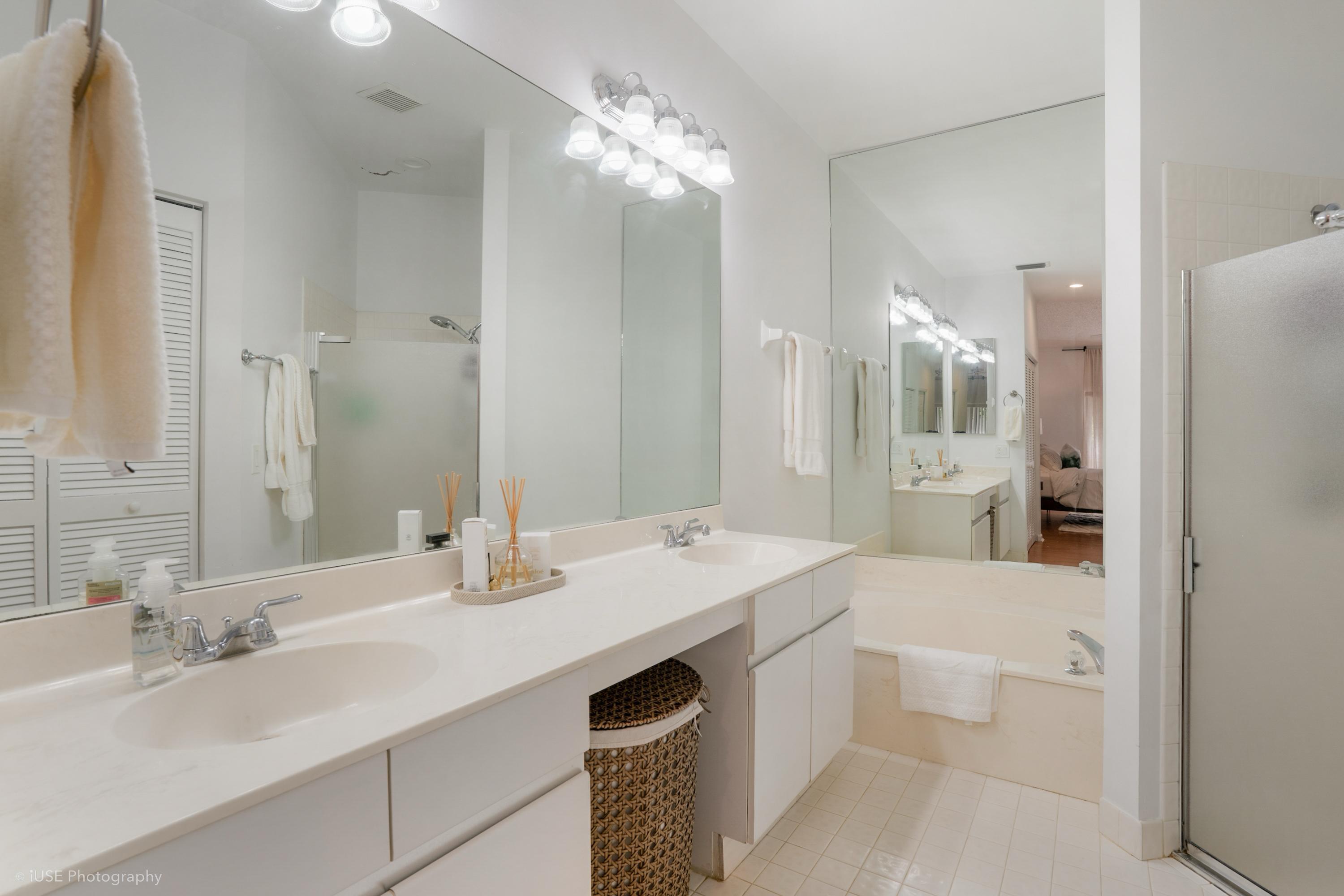 WIMBLEDON VILLAS OF VIA VERDE - Residential Lease