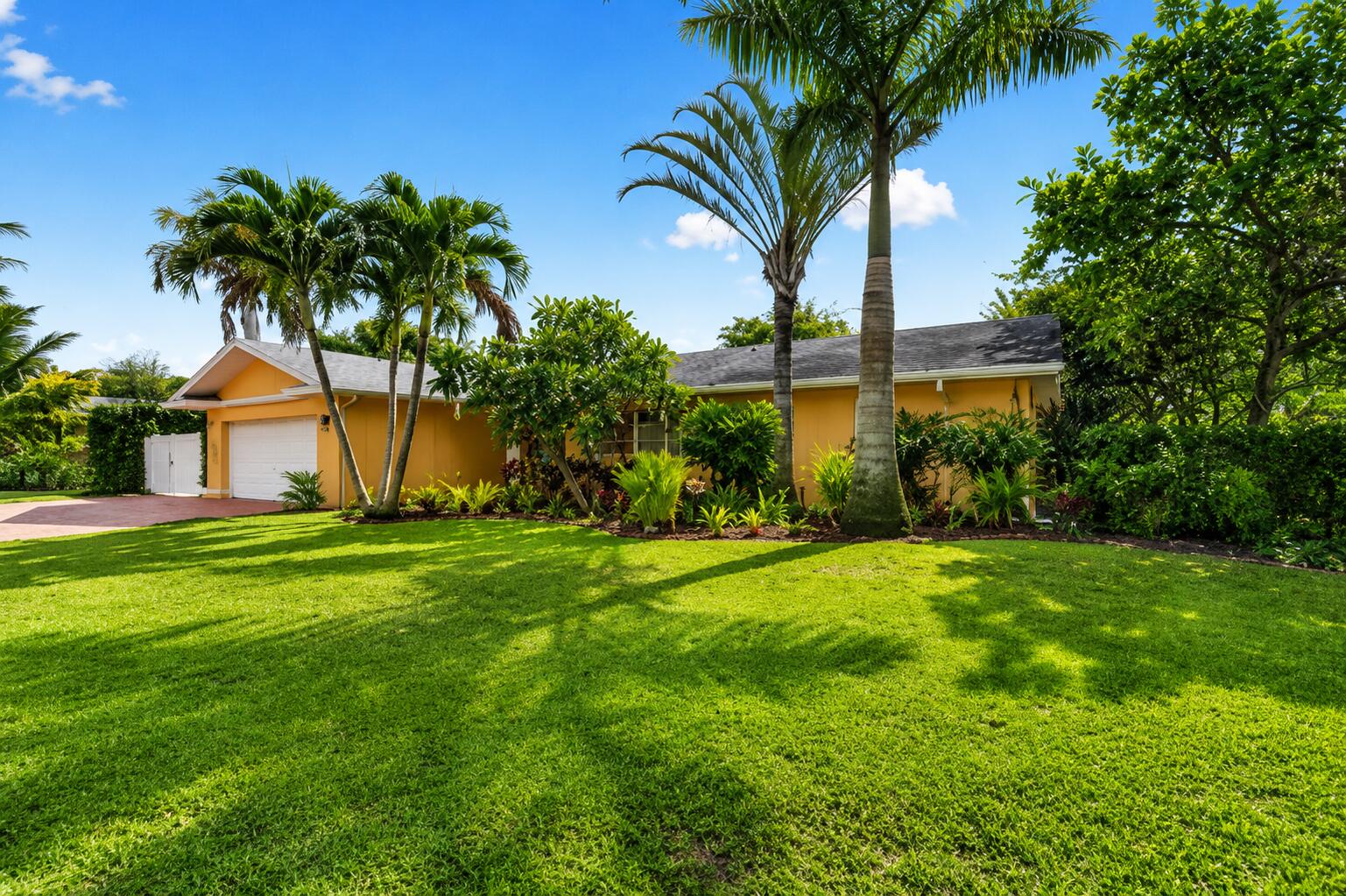 842 Fathom Road W