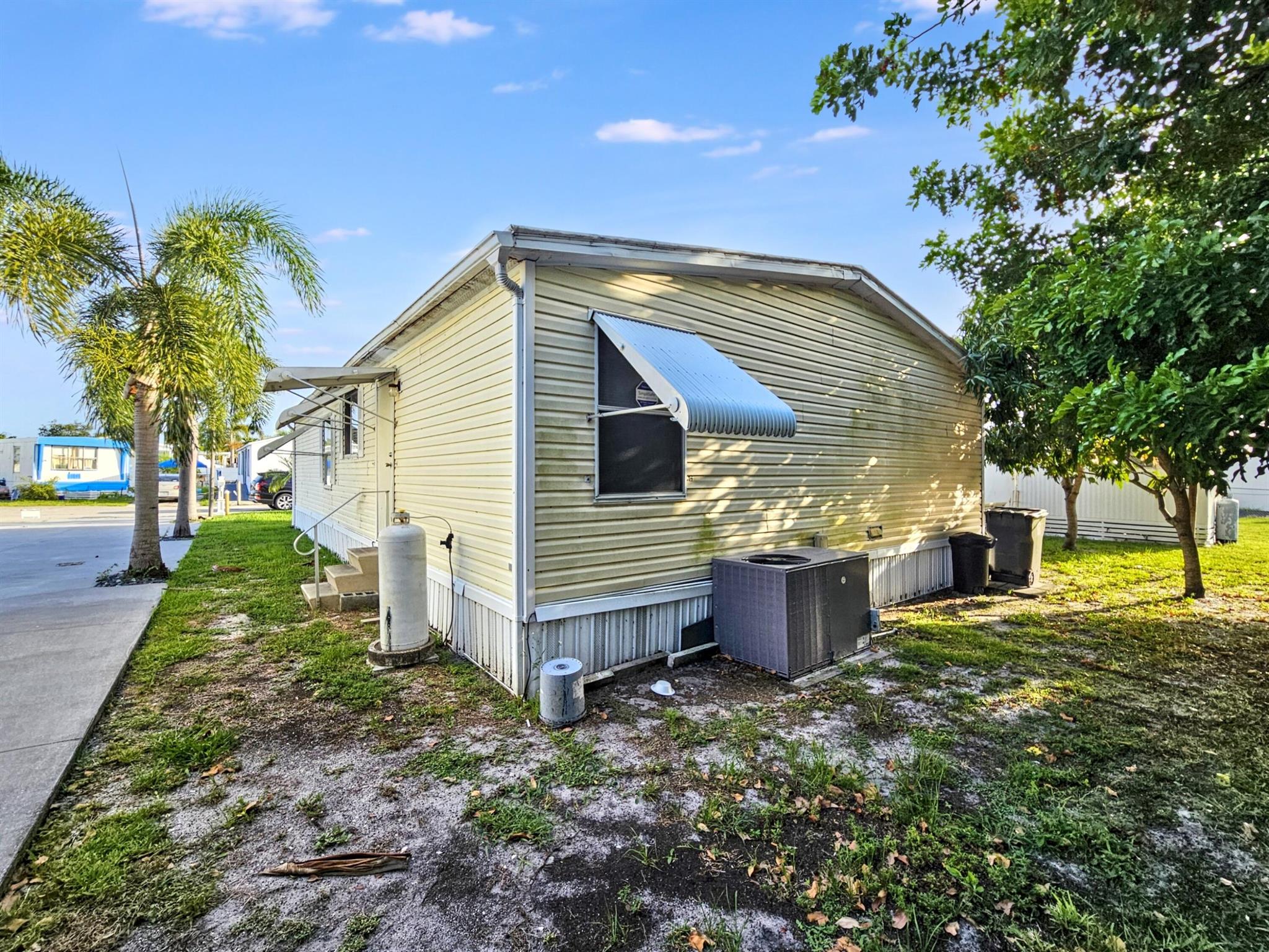 4311 Okeechobee Boulevard 20, West Palm Beach, FL, 33409/$180,000 2 4311 Okeechobee Boulevard 20