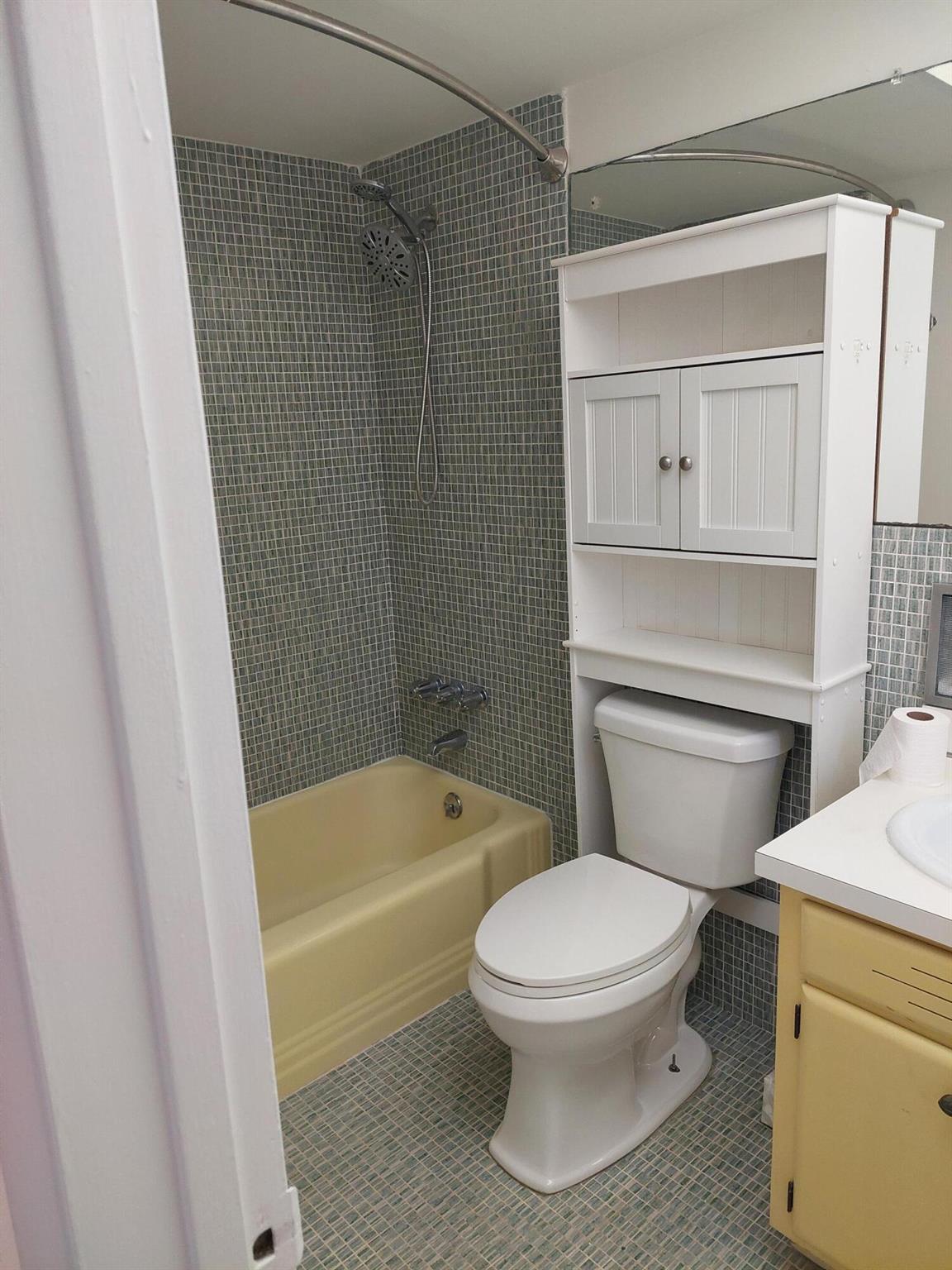 NORTH PALM BEACH VILLAGE - Residential Lease