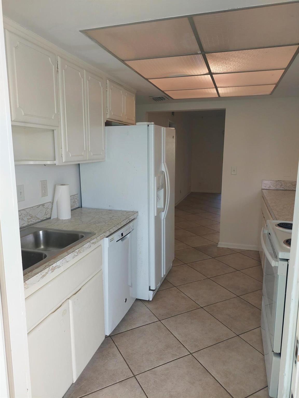 NORTH PALM BEACH VILLAGE - Residential Lease