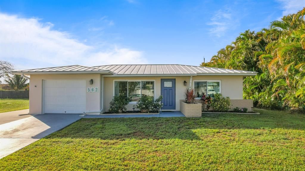 Photo of 562 SE Brookside Terrace, Port St Lucie, FL 34983 (MLS # R10874026)