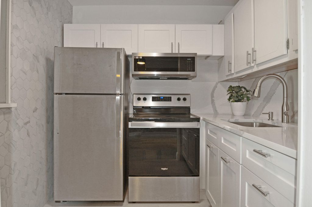 Photo of 238 Chatham L, West Palm Beach, FL 33417 (MLS # B26023918)
