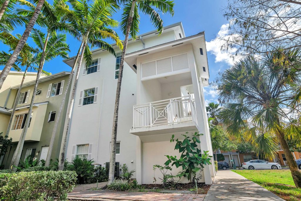 Photo of 427 SW 13th Terrace, Fort Lauderdale, FL 33312 (MLS # B26000346)