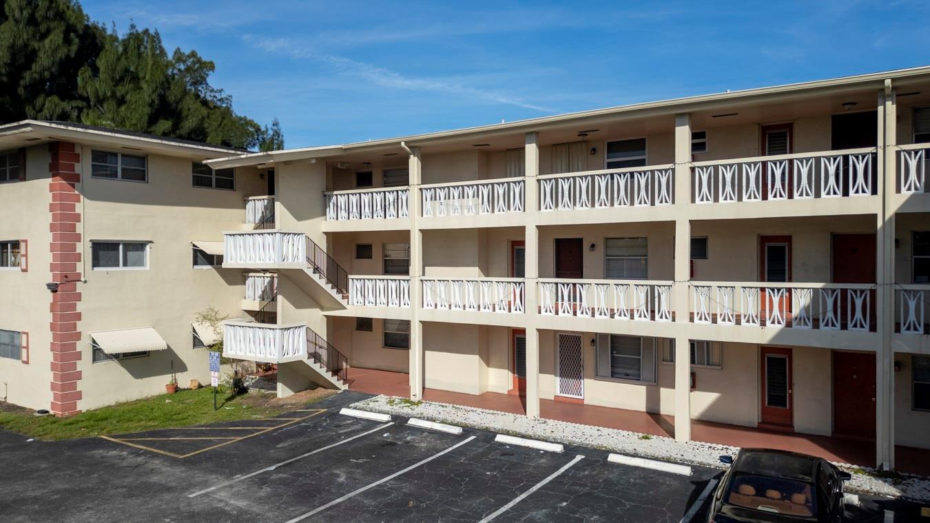 LAKE PARK GARDENS - Residential